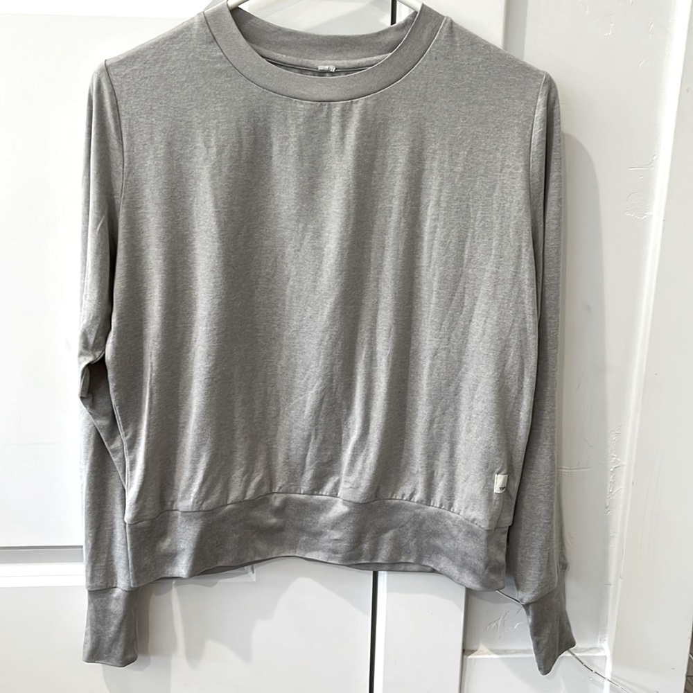 Gray Vuori daydream crew in size small
